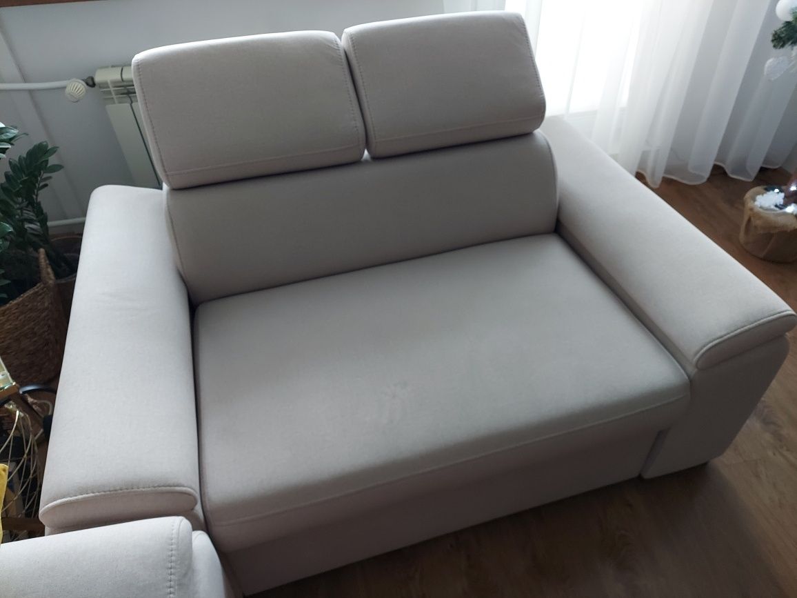 Sofa z Kalwarii Zebrzydowskiej  kolor ecru.