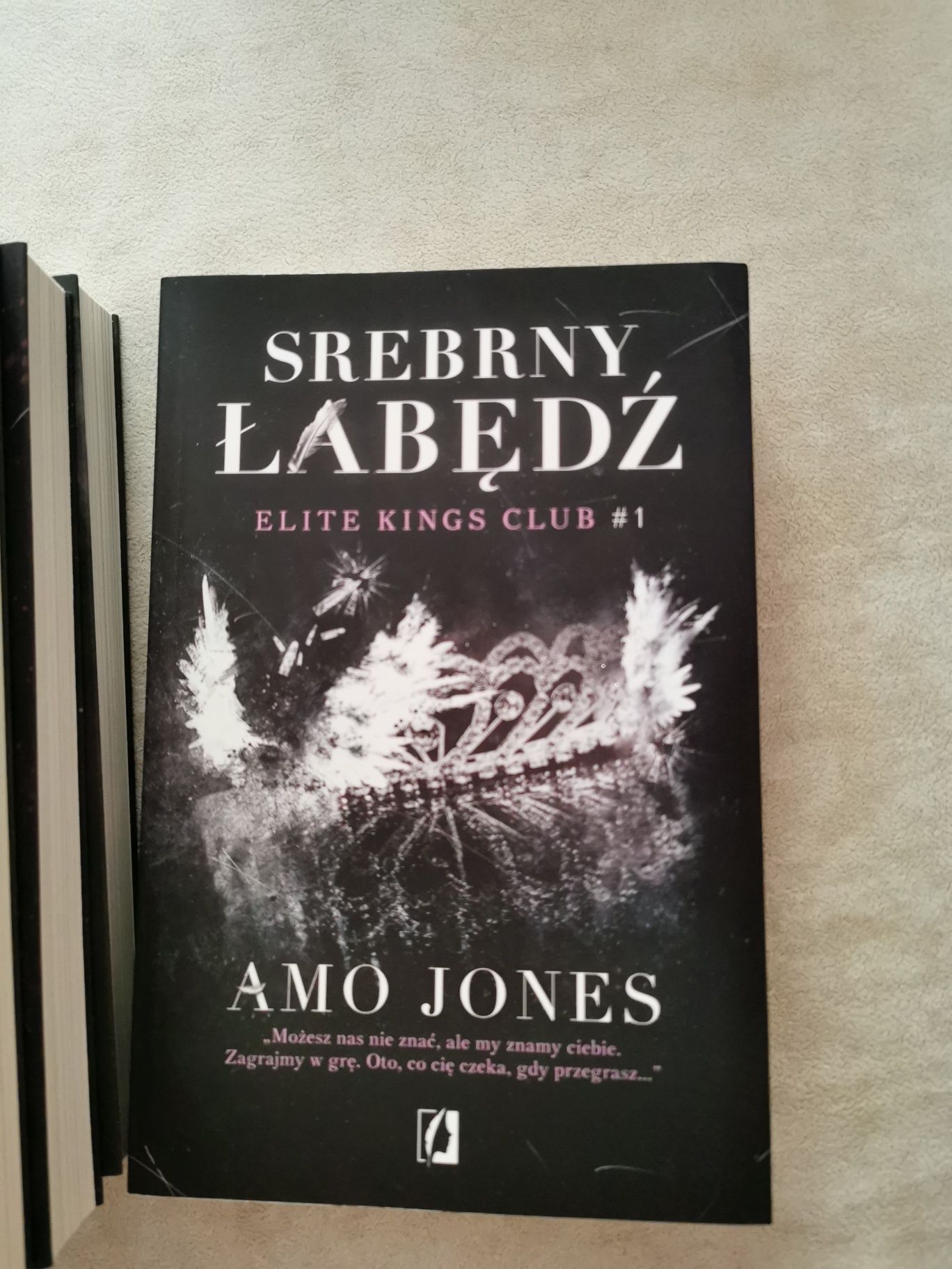 Seria Elite Kings Club Amo Jones srebrny łabędz marionetka Malum