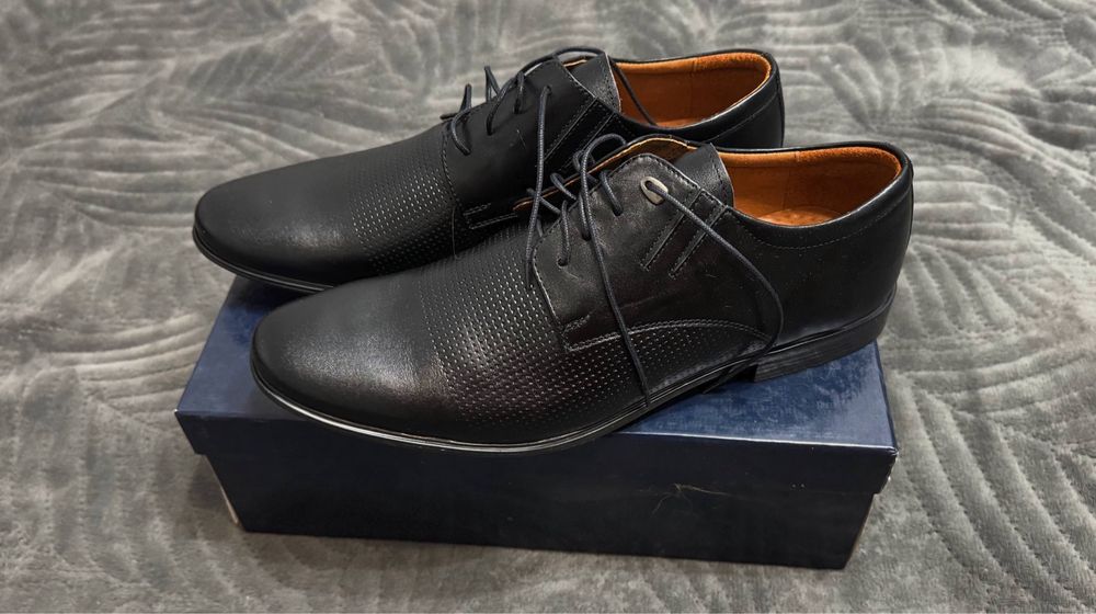 туфлі нові від бренду wall street