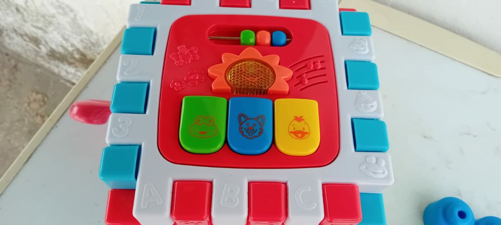 Cubo desmontável interativo infantil
