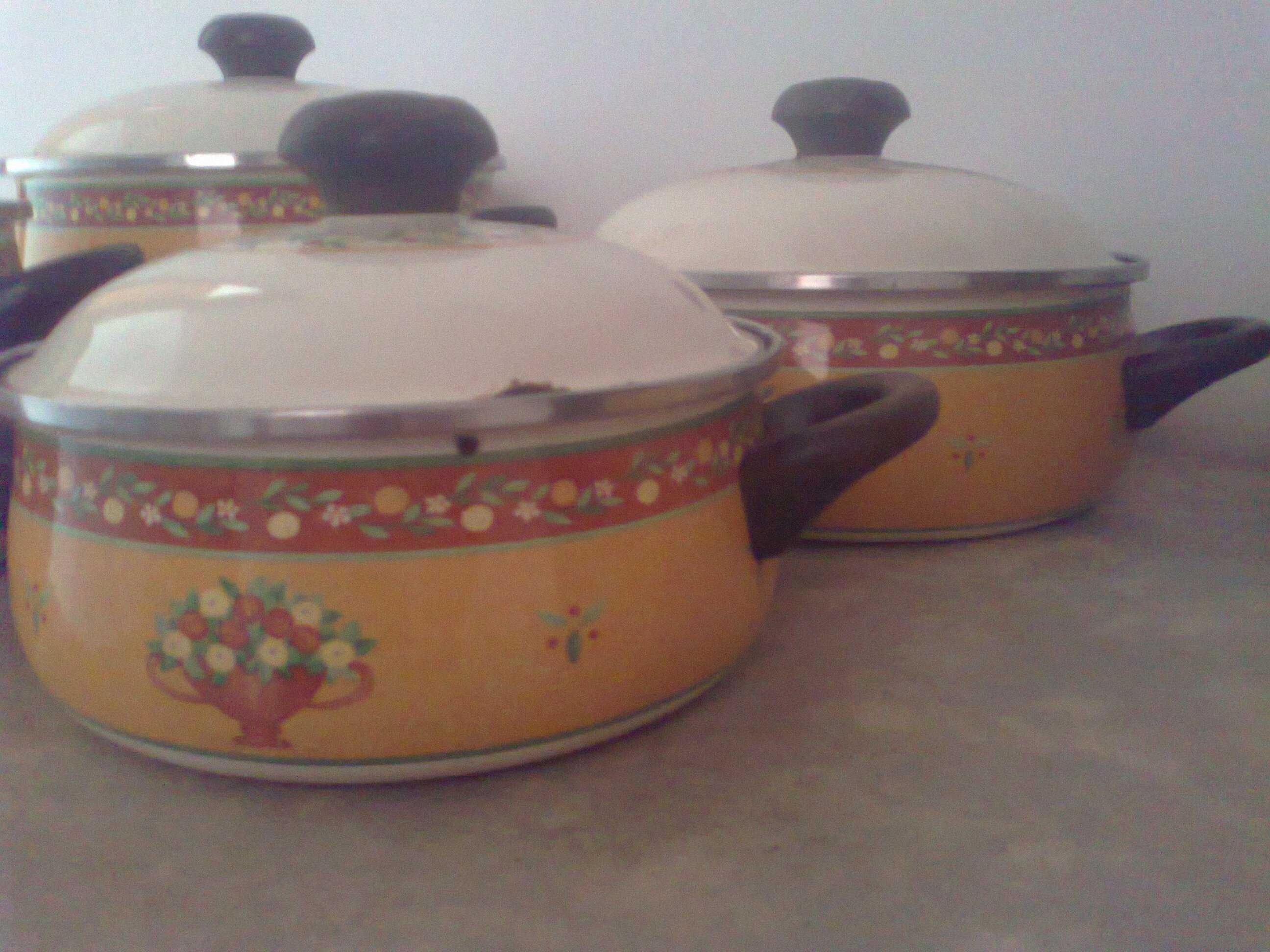 conjunto de panelas e tachos