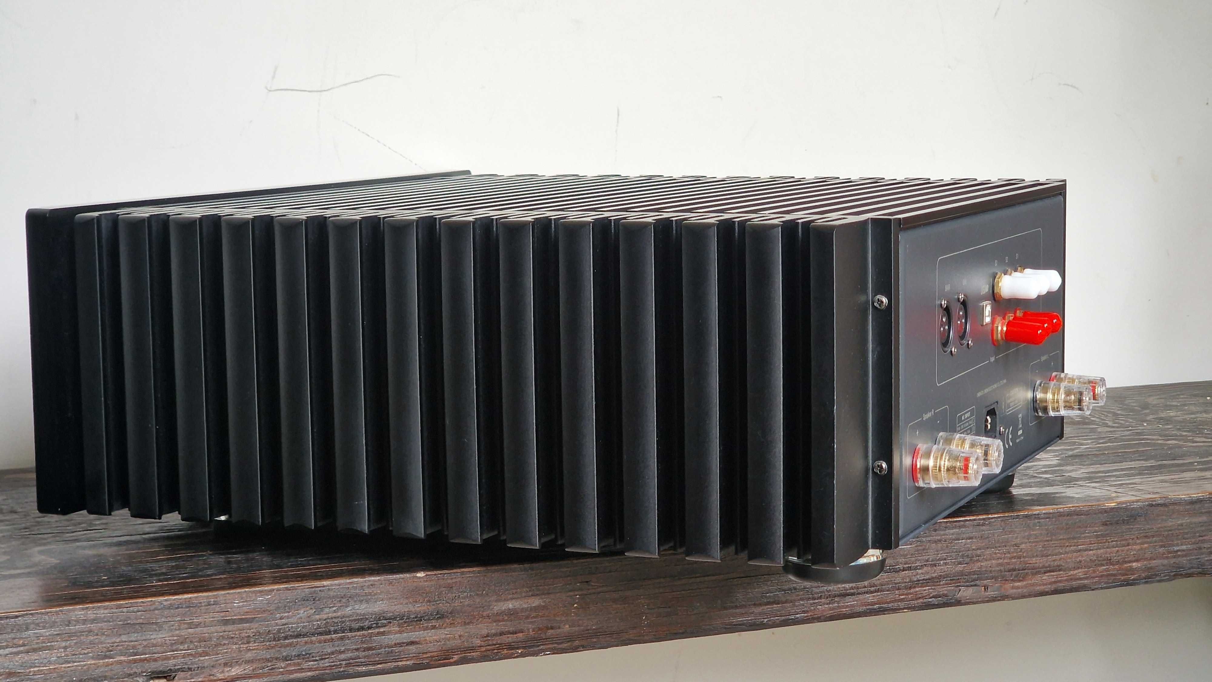 Xindak XA6950(II) wzmacniacz hybrydowy