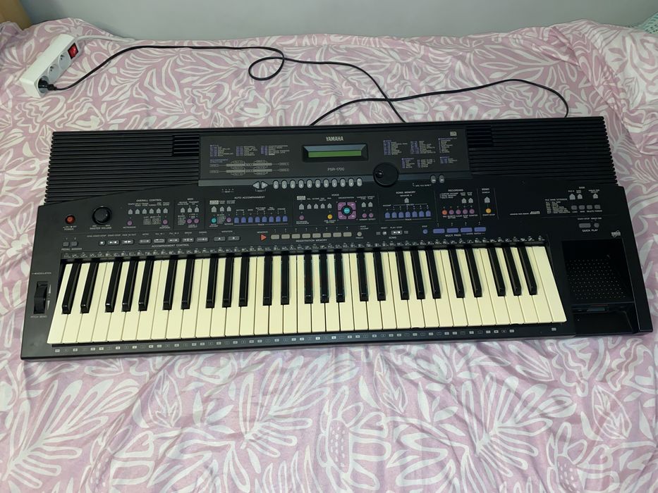 Yamaha psr1700 jedna na olx