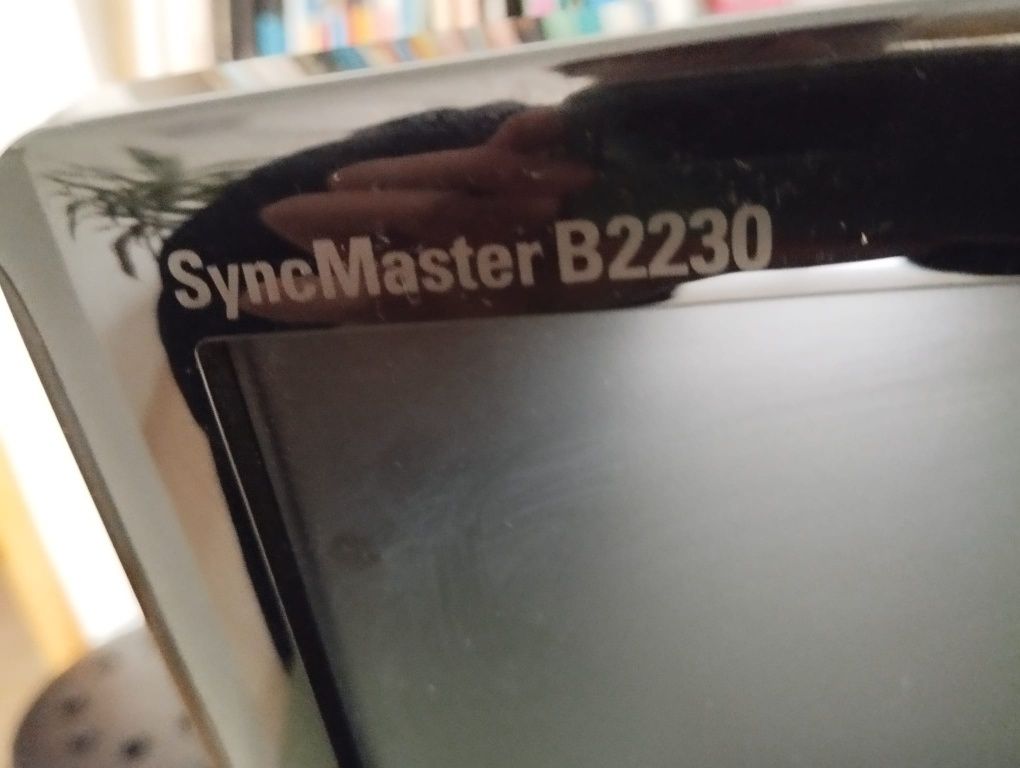 Monitor Samsung SyncMaster B2230N usado,