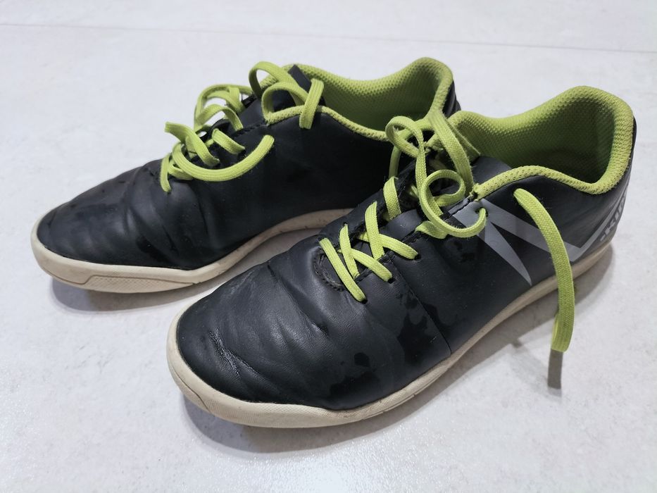 Buty chłopięce halowe Kipsta r. 35