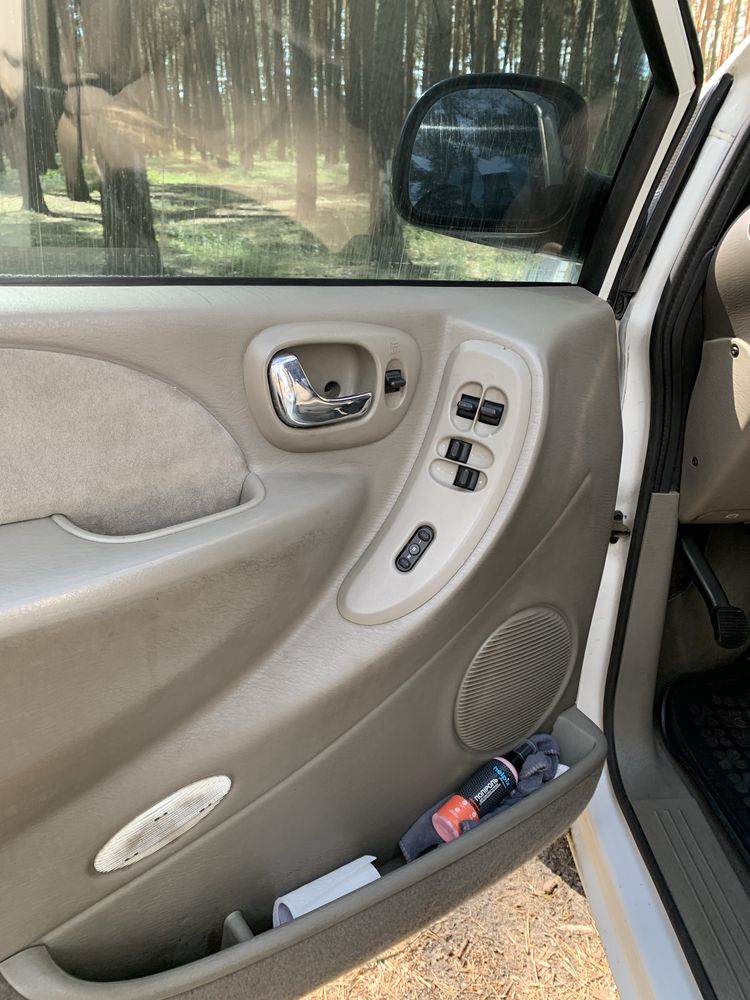 Chrysler Voyager  2.8 дизель в гарному стані