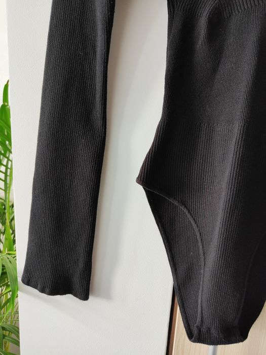 body z prążkowanej dzianiny, dekolt na plecach Reserved xS 34