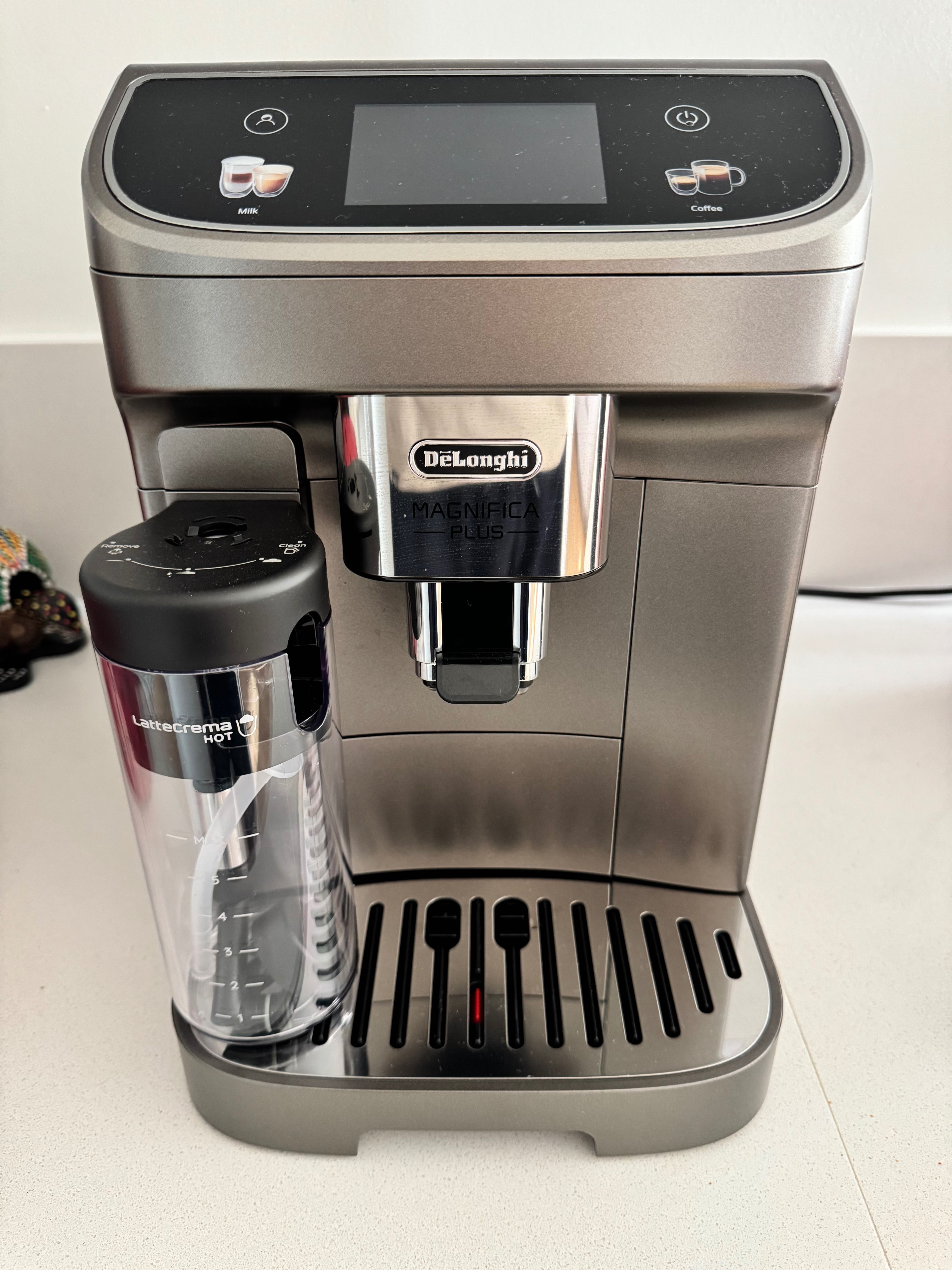 Cafeteira Automática De’Longhi Magnifica Plus – Como Nova + Care Kit
