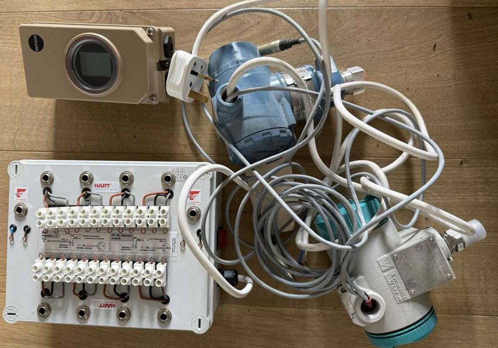 Zestaw przetworników ciśnienia z pozycjonerem - przemysł