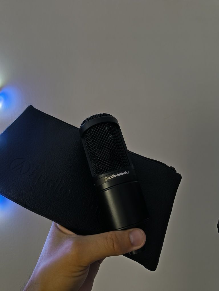 Behringer U-Phoria UMC204HD e Audio-Technica AT2020 (+ Acessórios)