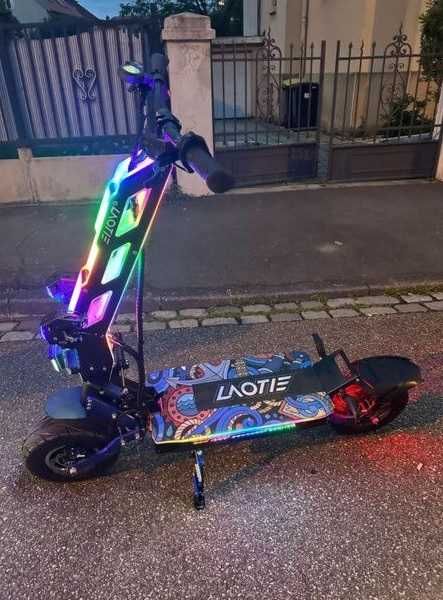 Potężna Hulajnoga Elektryczna LAOTIE ES40 PRO 8000W 72V 43.2Ah 110km/h