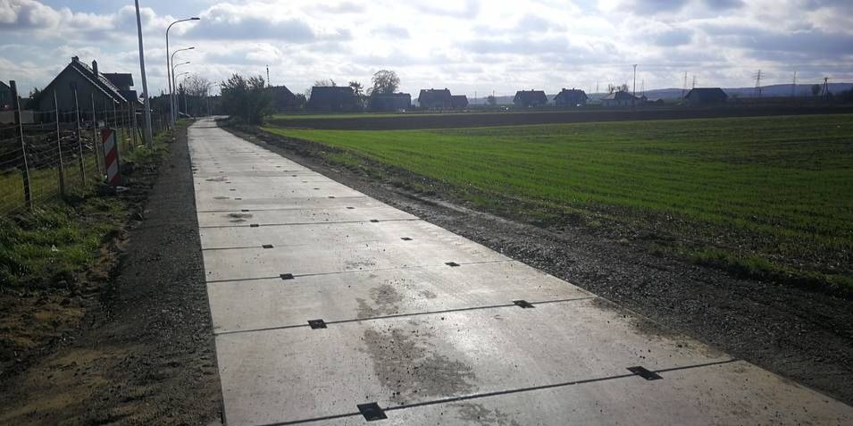 Prace ziemne wykopy wymiana gruntu montaż układanie płyt drogowych