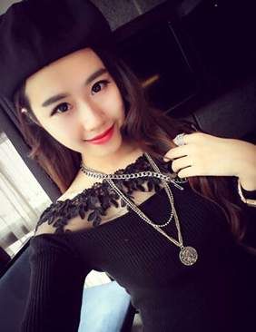 Blusa Preta Renda Peito - Tamanho S - Mulher