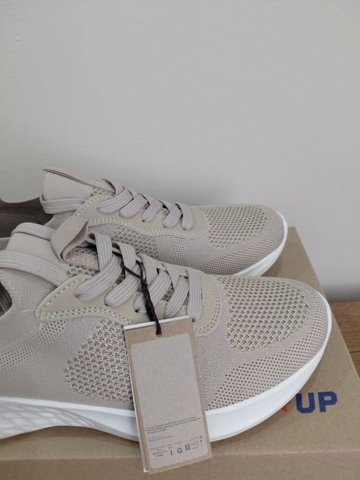 Beżowy buty damskie sportowe skarpety ccc 41