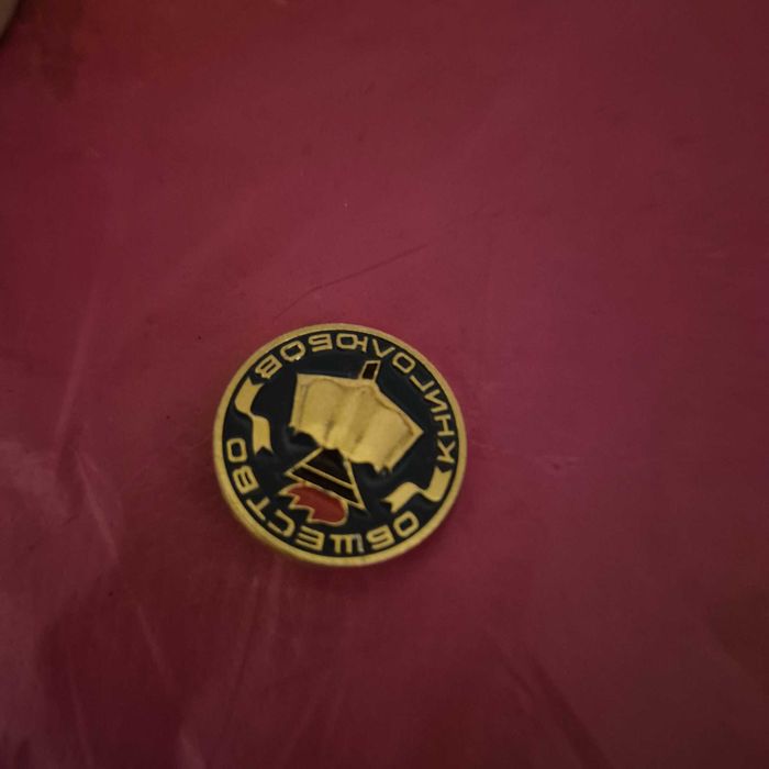 Нагрудний значок