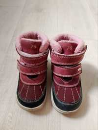 Зимове взуття на дівчинку