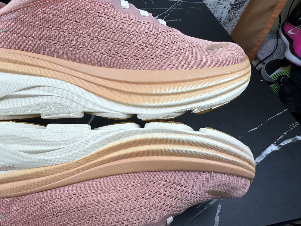 Оригінал Розмір 40 Кросівки Hoka One One Bondi 8 Взуття