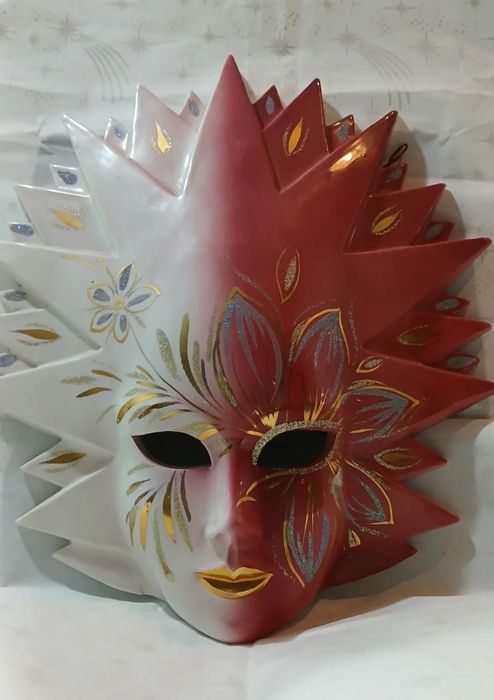 Máscara em porcelana original de Veneza