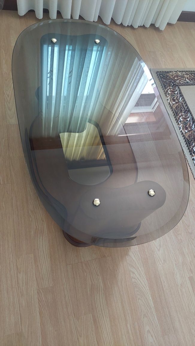 Mesa de centro oval
