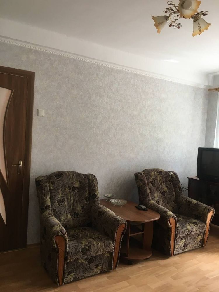 Сдаю 2кв.Чумаченко/Центр Космоса/ремонт,меб,техника.Длит
