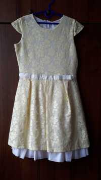 Elegancka koronkowa sukienka rozmiar 158