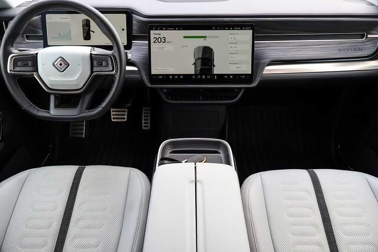Rivian R1S Adventure 2023