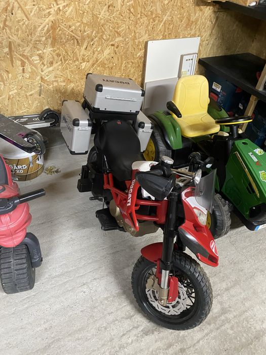 Ducati akumulator peg perego