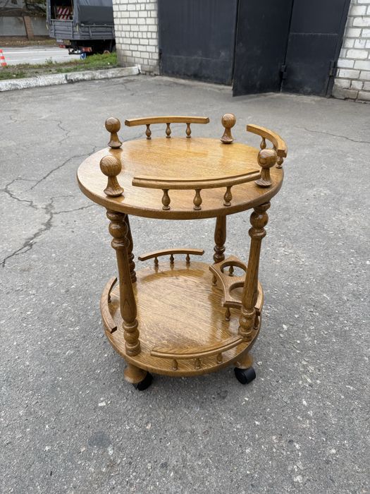 Стіл дубовий для напоїв , ручна робота