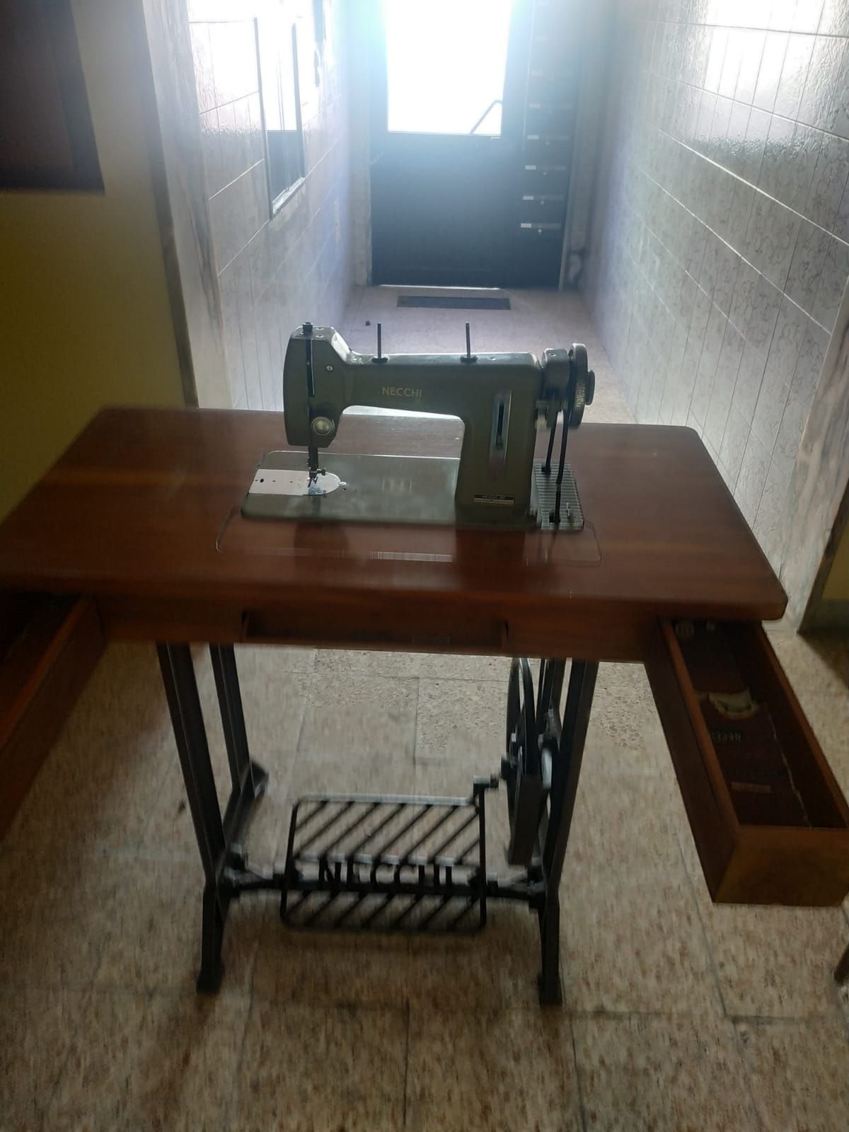 Maquina de cozer vintage