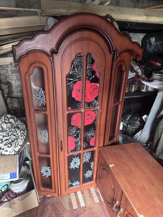 Продам сервант в гарному стані