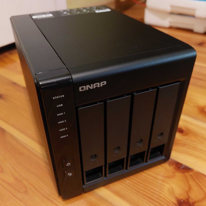 Qnap TR-004 obudowa RAID, DAS, macierz dyskowa jak NOWA