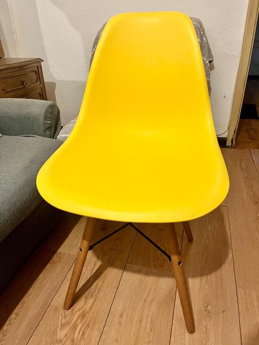 Quatro cadeiras Eiffel