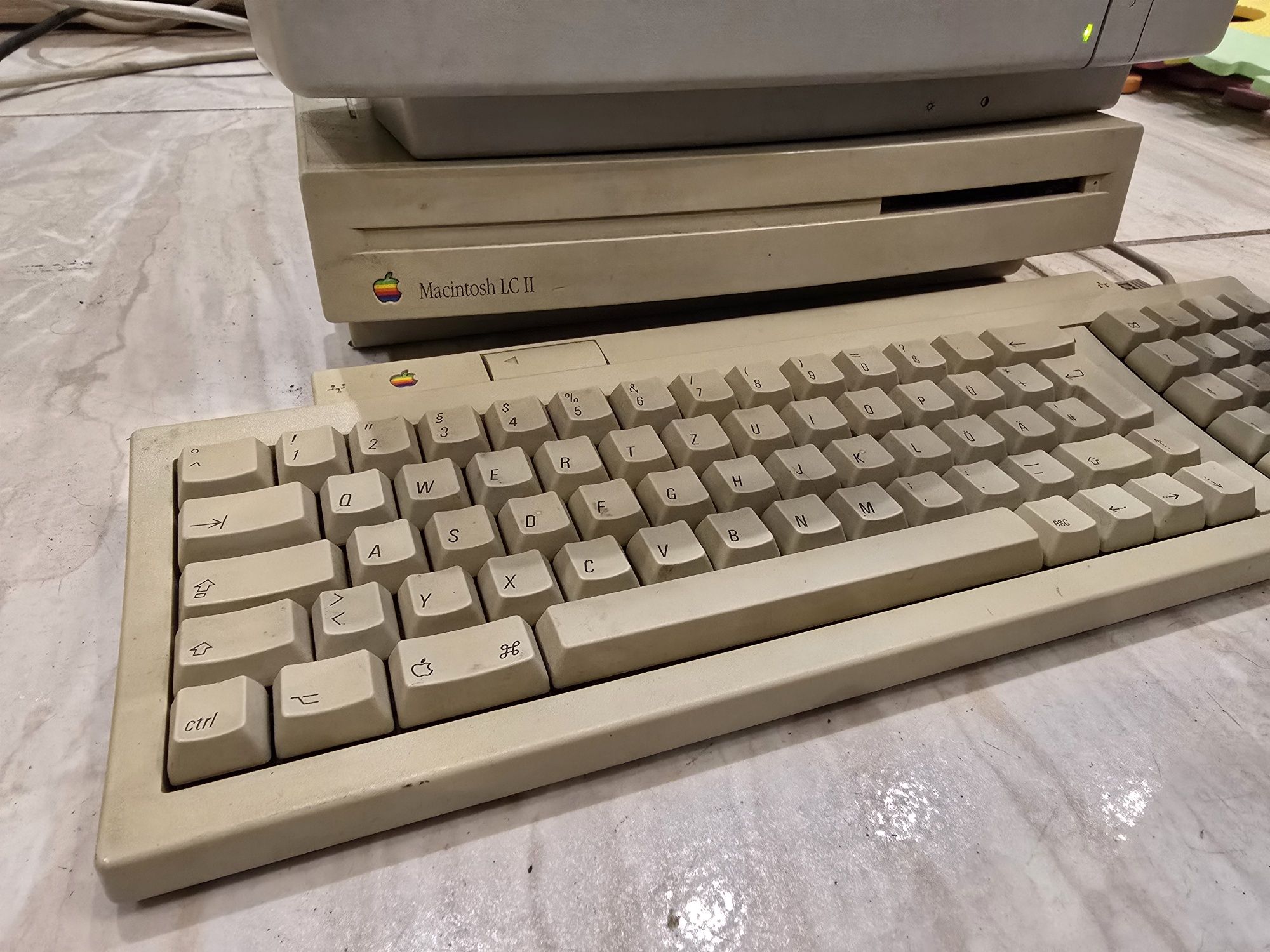 Macintosh LC II apple computer