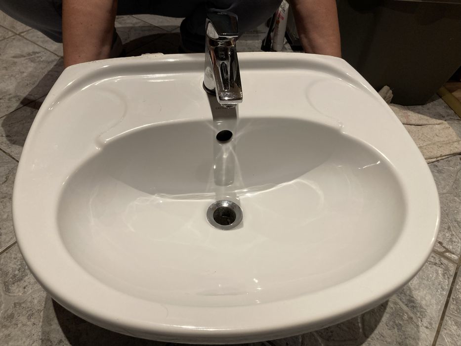 Duza umywalka Cersanit + bateria umywalkowa KFA