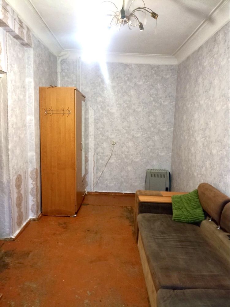 Кімната в гуртожитку / Правий берег