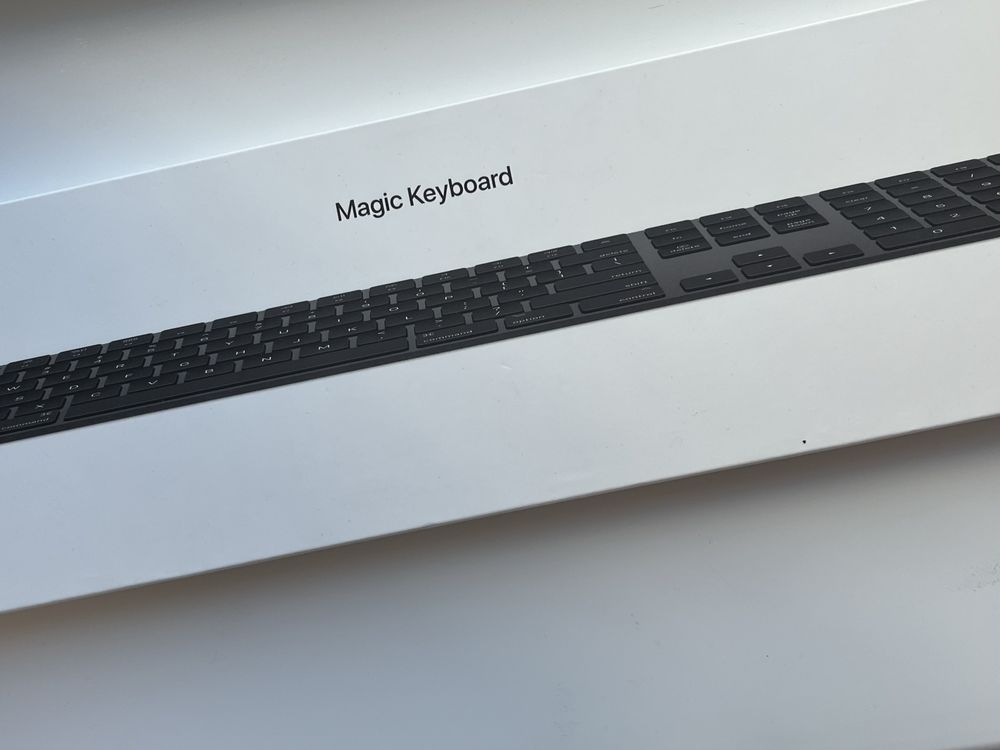 Magic keyboard apple with numeric keypad