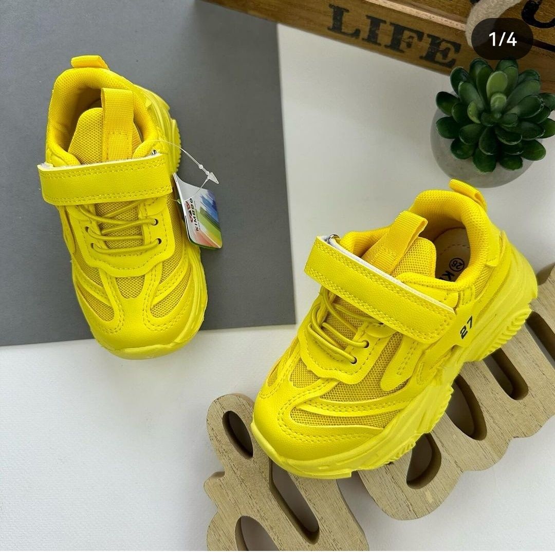 Жовті стильні кросівки