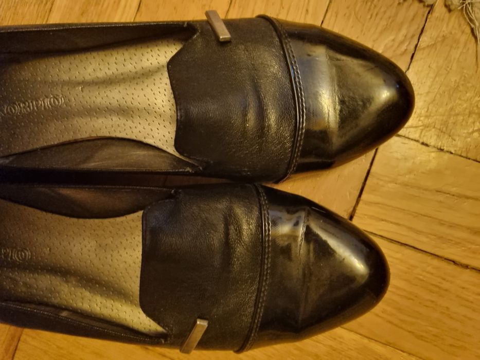 Czarne baleriny z lakierowanym noskiem