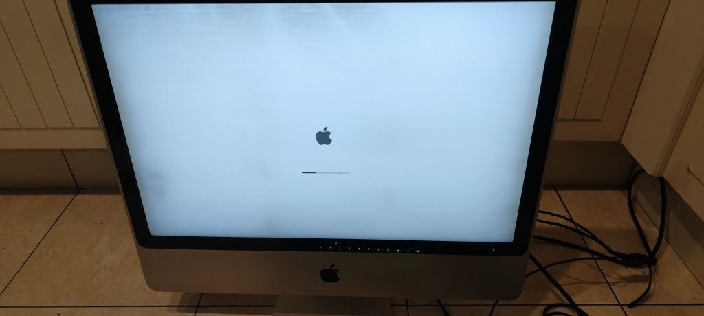 APPLE iMac A1225 24" 2.8GHz 4GB 320GB