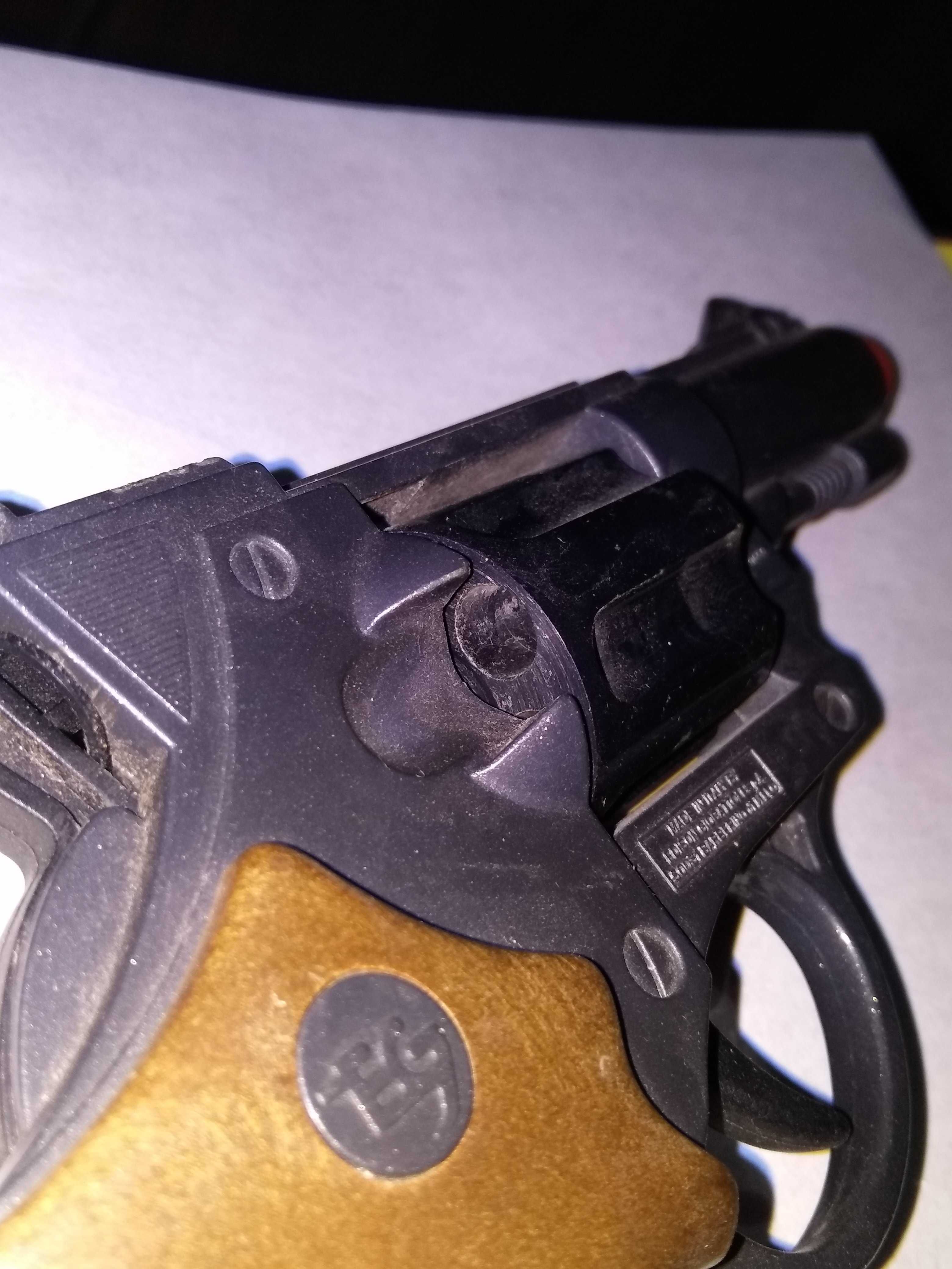 Пластмассовый игрушечный пистолет револьвер Кольт Питон-Магнум