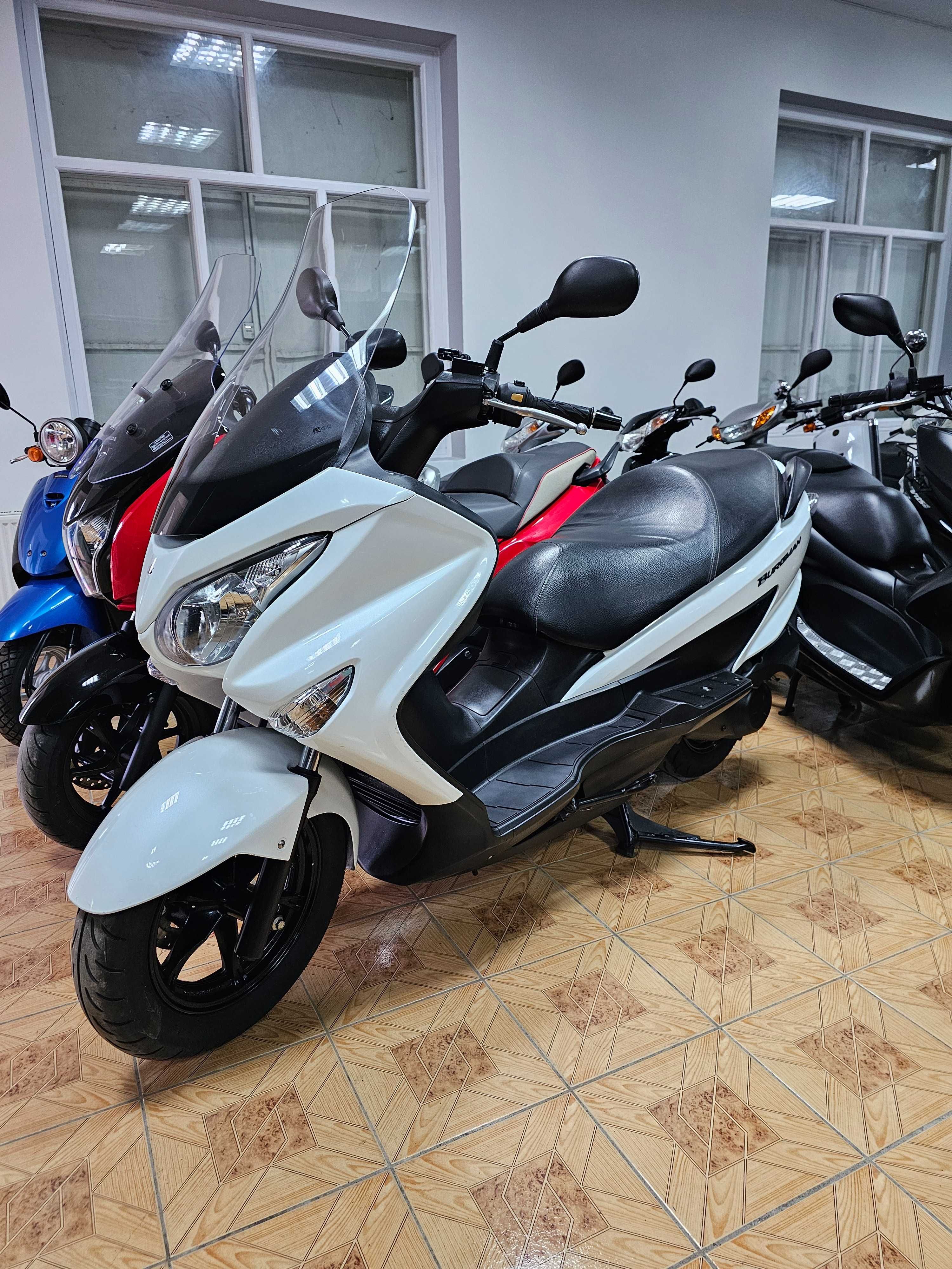 Максі скутер Suzuki Burgman 200