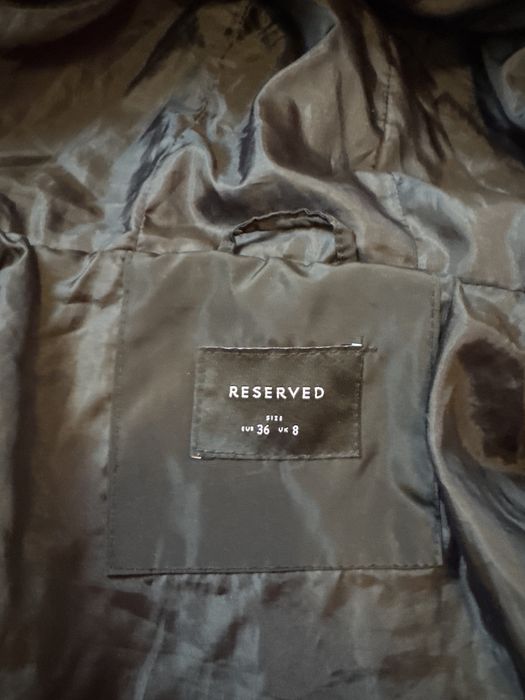 Plasz Reserved rozmiar 36. Czarny pikowany