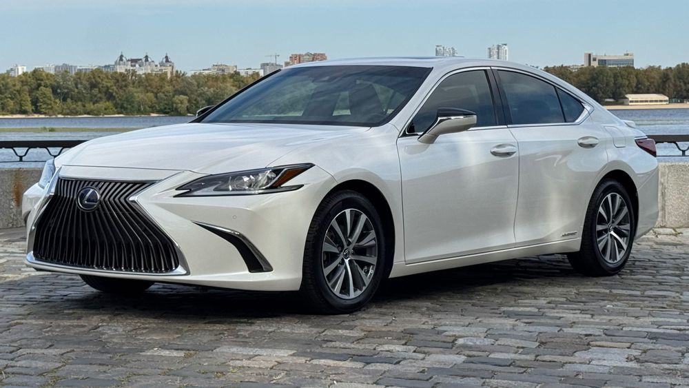 Продам Lexus ES 300 hybrid 2021 Luxary