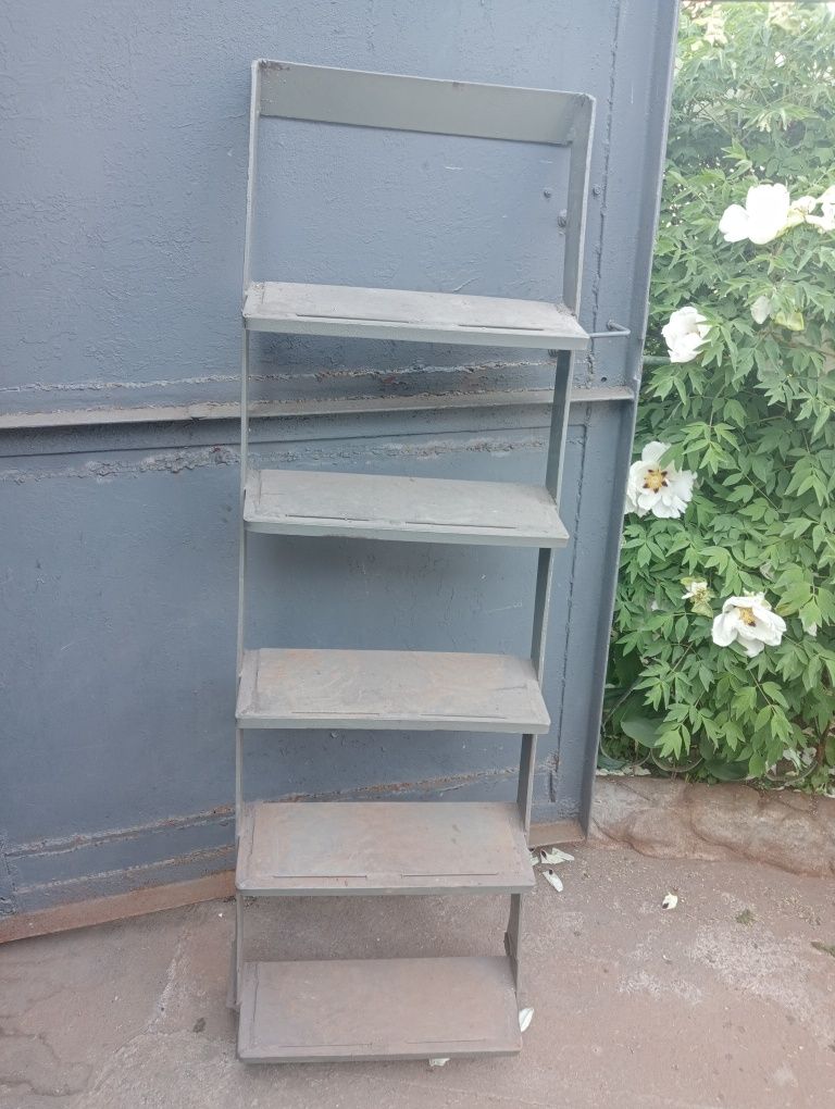 Продам железную лестницу.