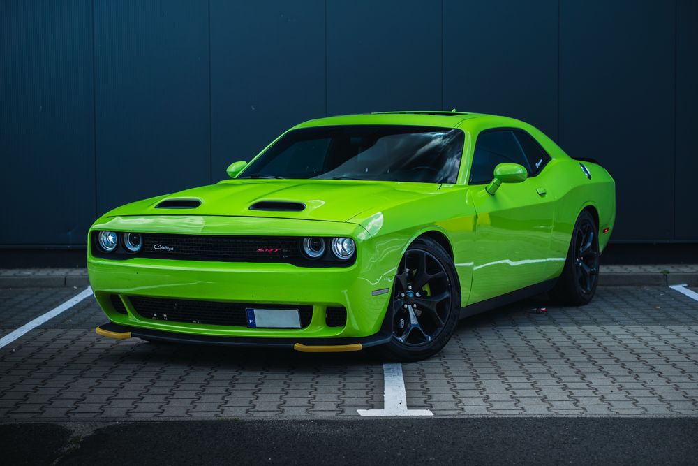 Wynajem CHALLENGER V8 Wypożyczalnia aut sportowych i premium Leszno