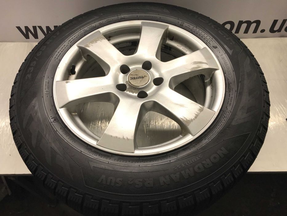 Шини комплект 235/65 R17 Nokian гума