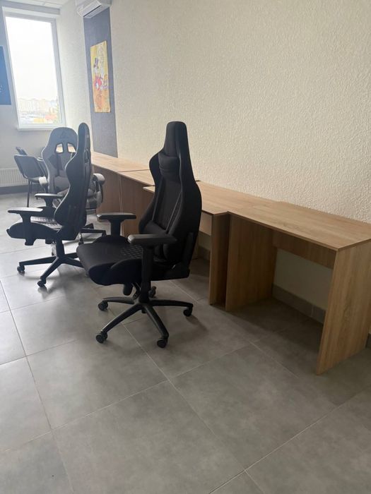 Крісла та стільці офісні конференц менеджера керівника