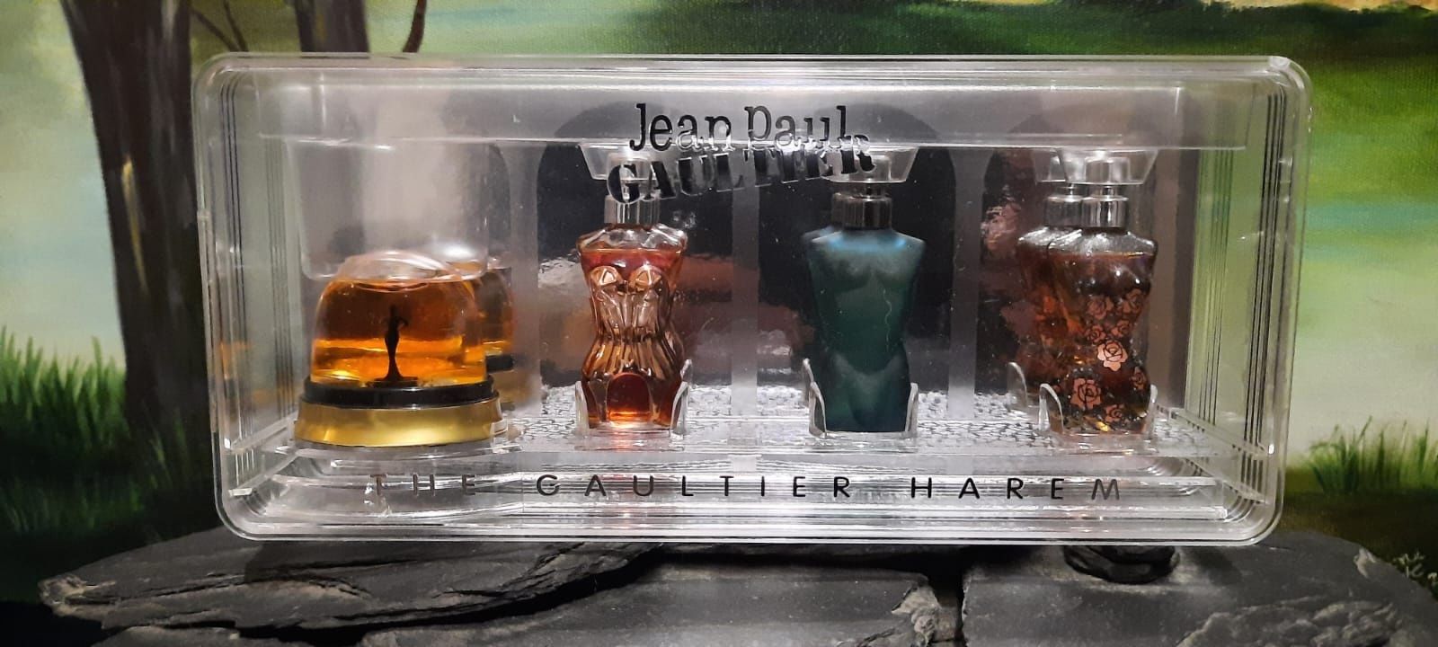 Coffret com quatro perfumes miniatura originais