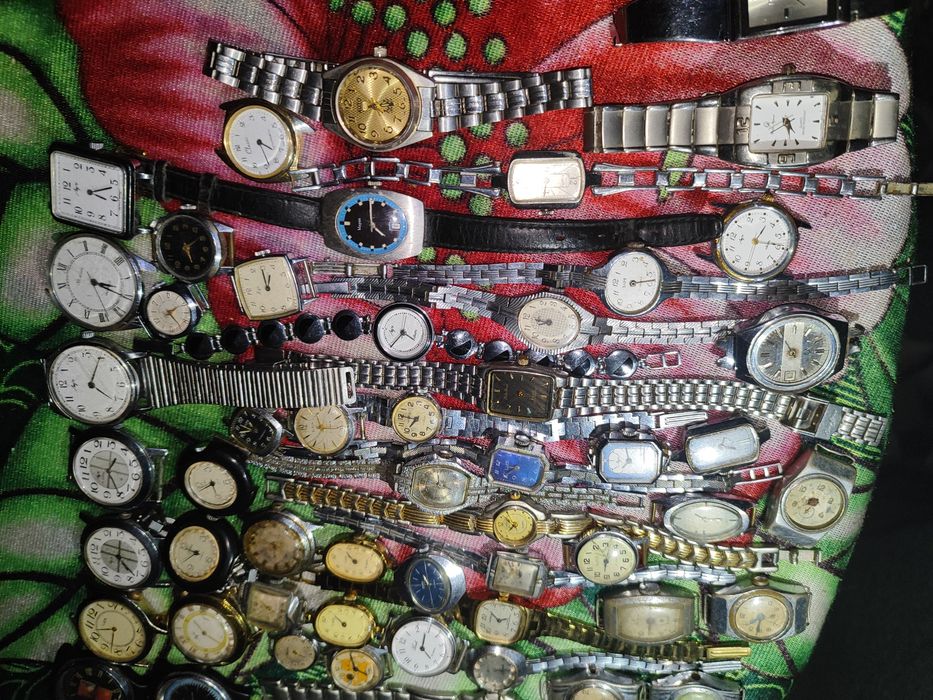 Різні механі годинники