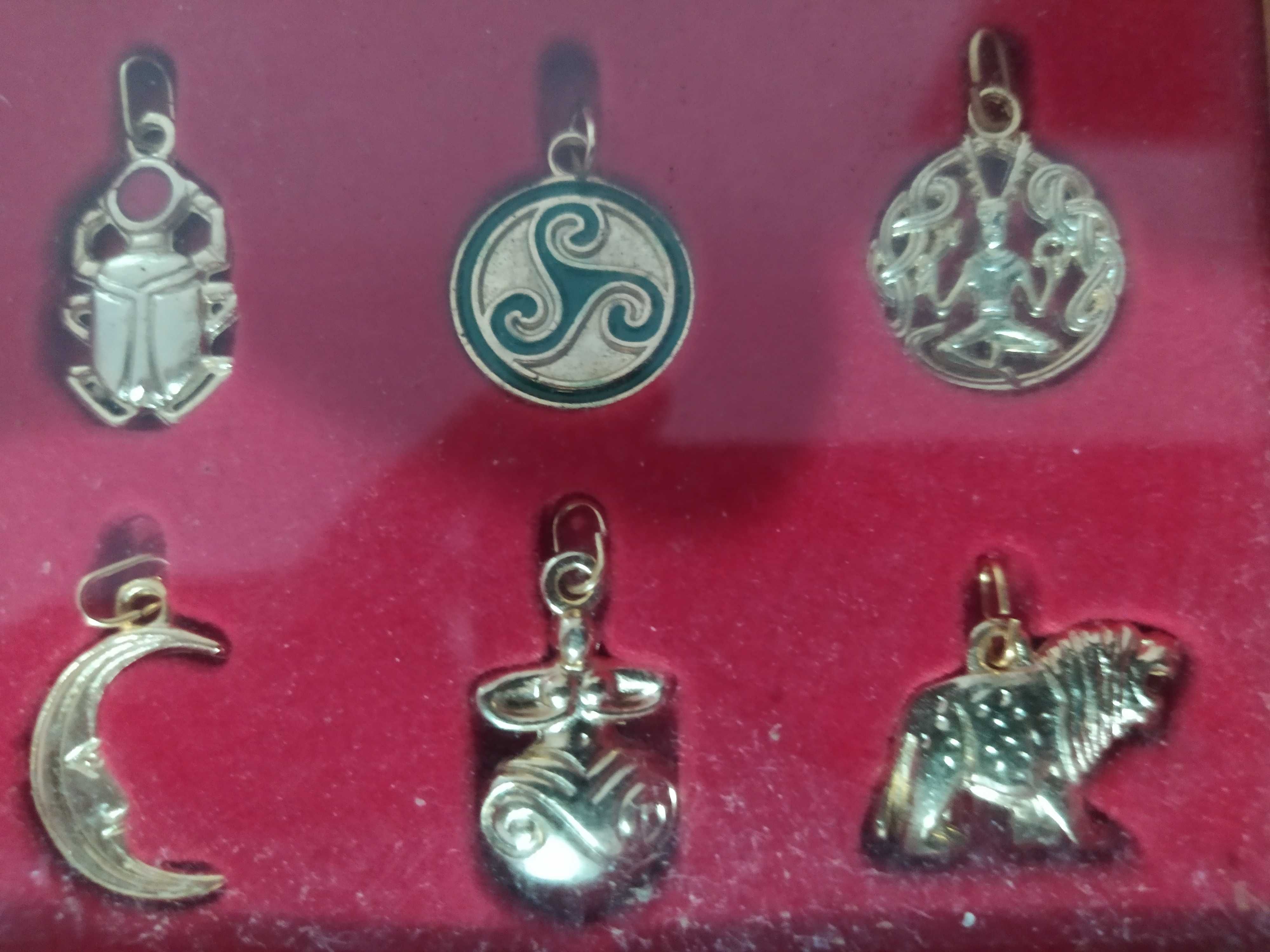 amuletos da sorte encaixilhados